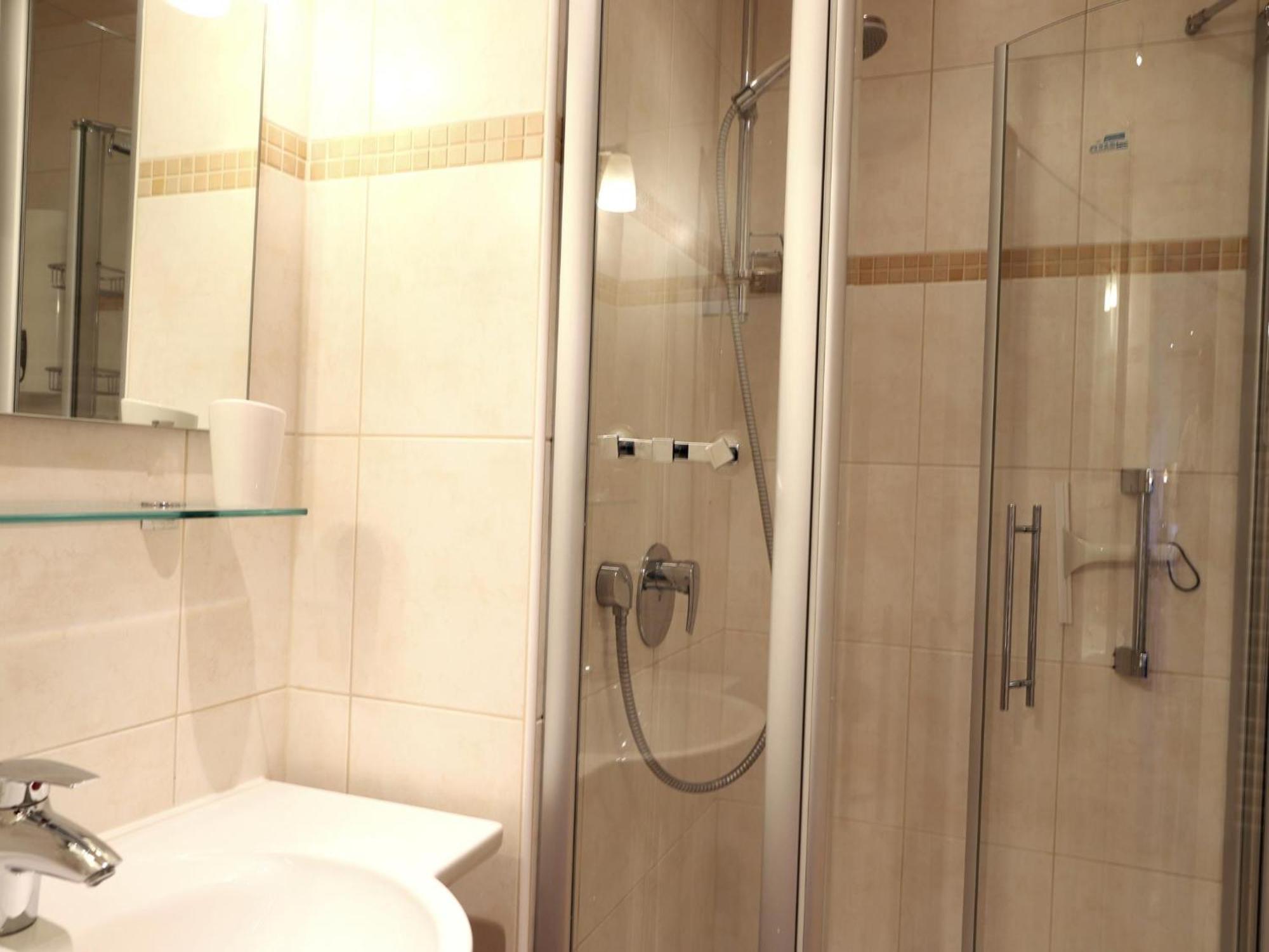 Schoenes Neues Hochwertig Renoviertes 2-Zimmer Appartement In Der 4. Etage. 韦斯特兰 外观 照片